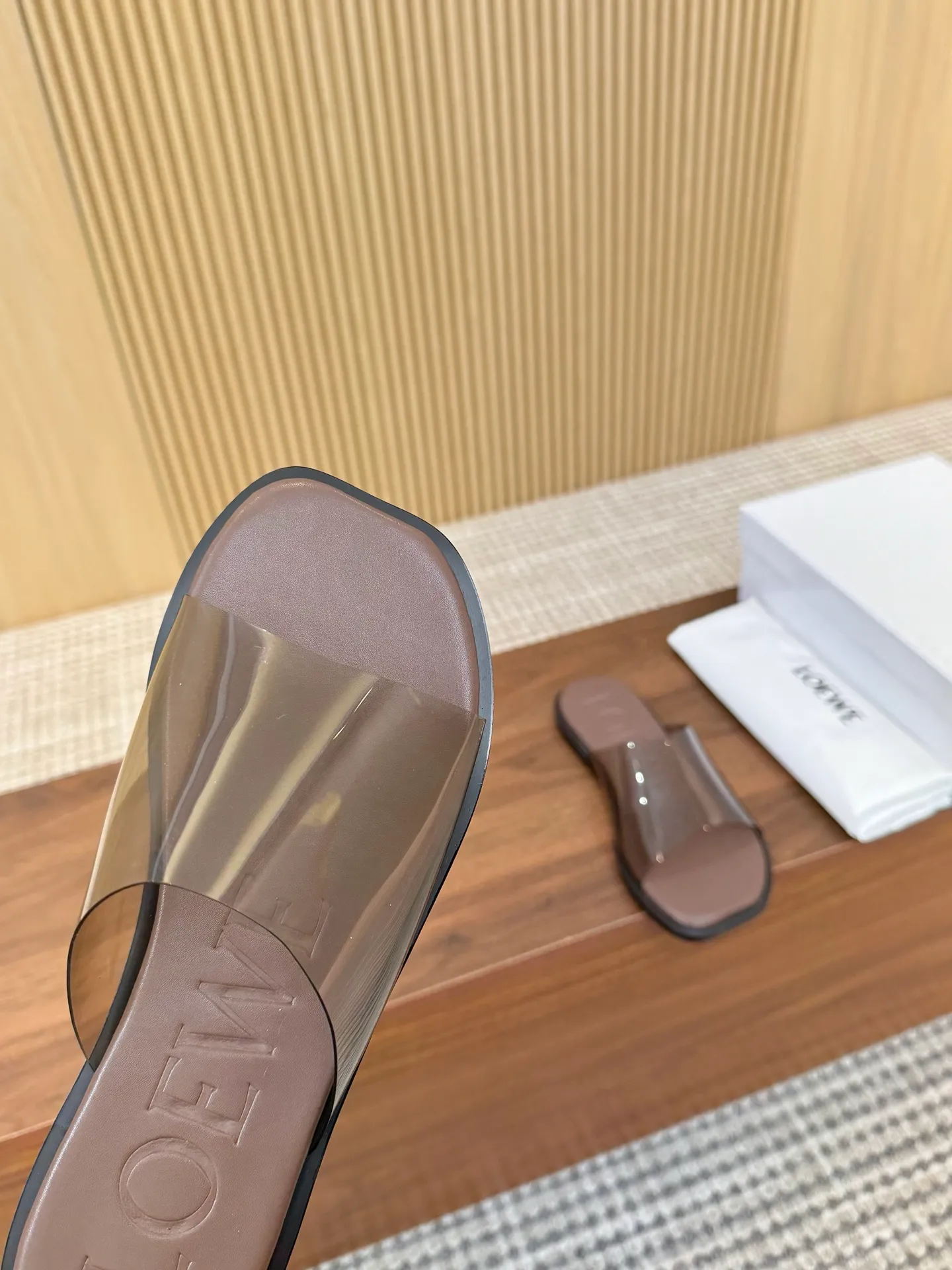 👟👟Ex-factory price 340👟👟 LOEWE 25th season latest style, 4 colors optional, leather sole plus 40